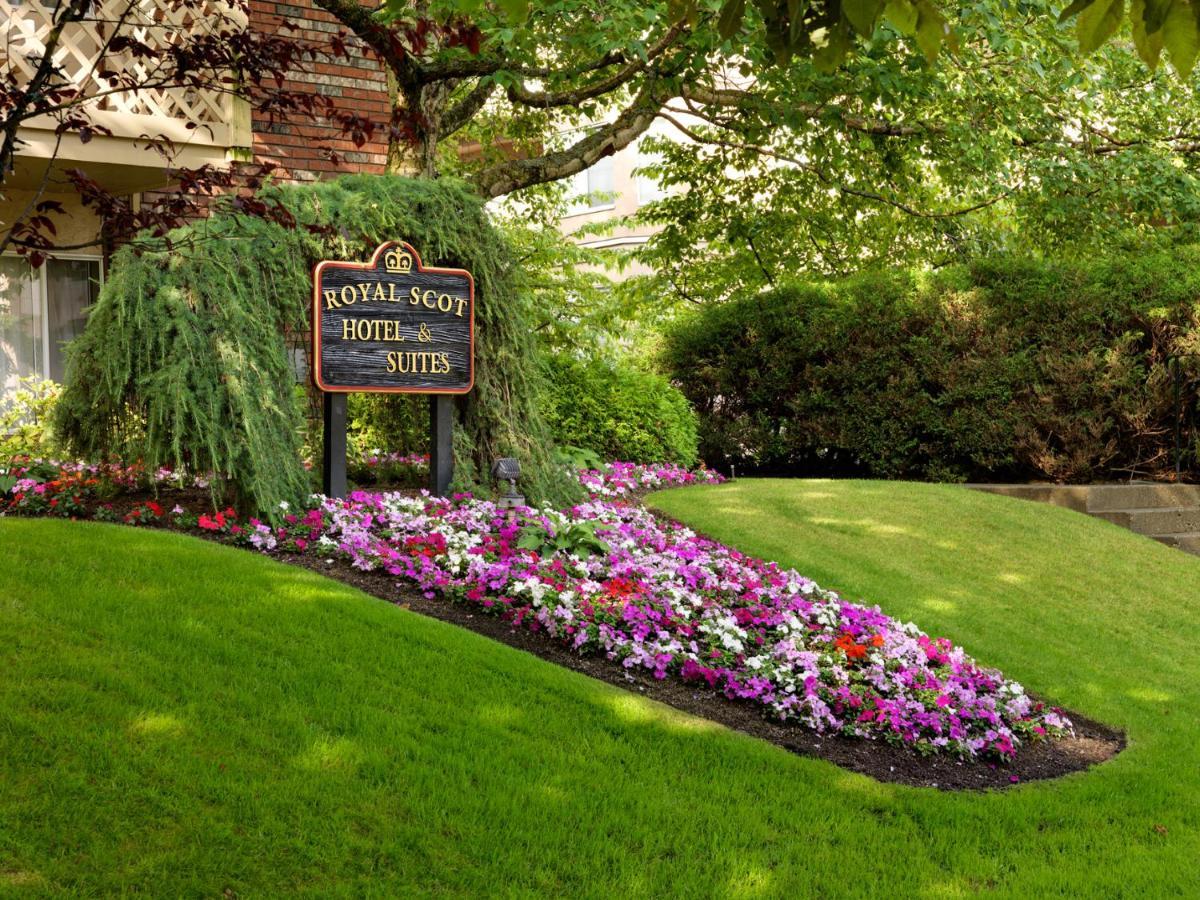 Royal Scot Hotel & Suites Victoria Exterior photo