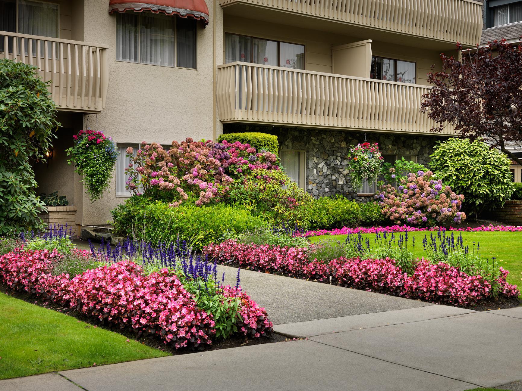 Royal Scot Hotel & Suites Victoria Exterior photo