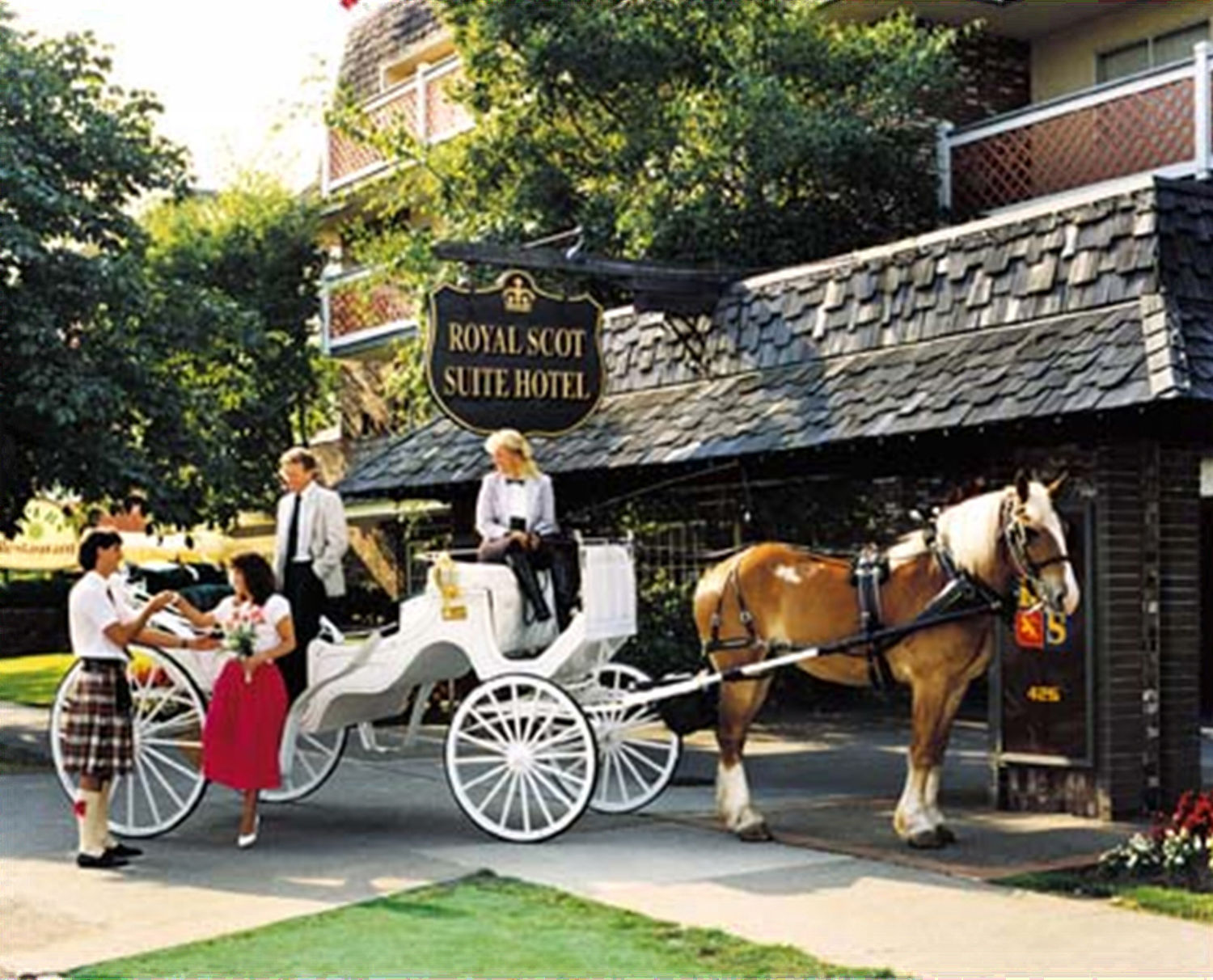 Royal Scot Hotel & Suites Victoria Exterior photo